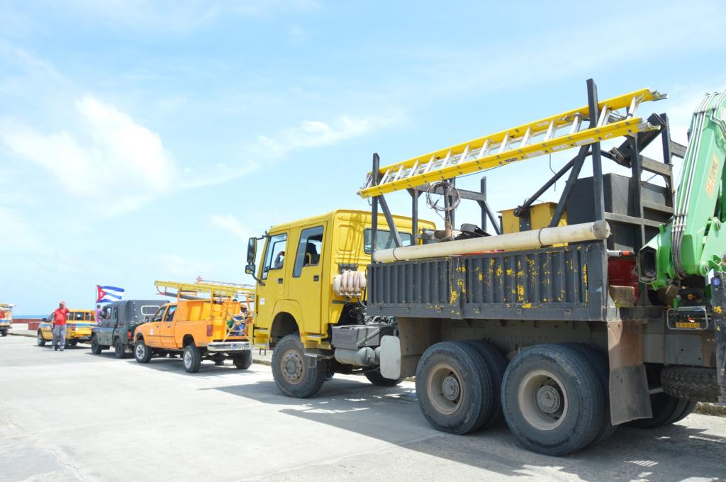 Brigadas de la Obe llegaron desde Guantánamo para apoyar a Baracoa. Foto: Rodny Alcolea