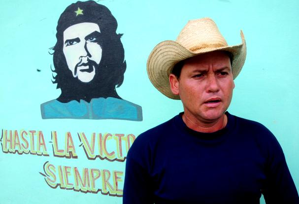 El joven campesino Juan Carlos González Guerra, secretario general de comité de base de la UJC en la CPA. Foto: Ángel Chimeno Pérez