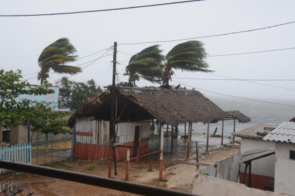 Puerto Piloto muestra grandes rachas de viento y varias viviendas afectadas. Foto: Orlando Durán Hernández
