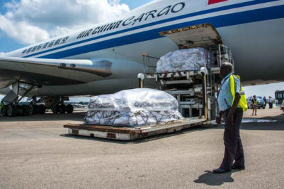 Recibe Cuba 86 toneladas de materiales de ayuda desde China