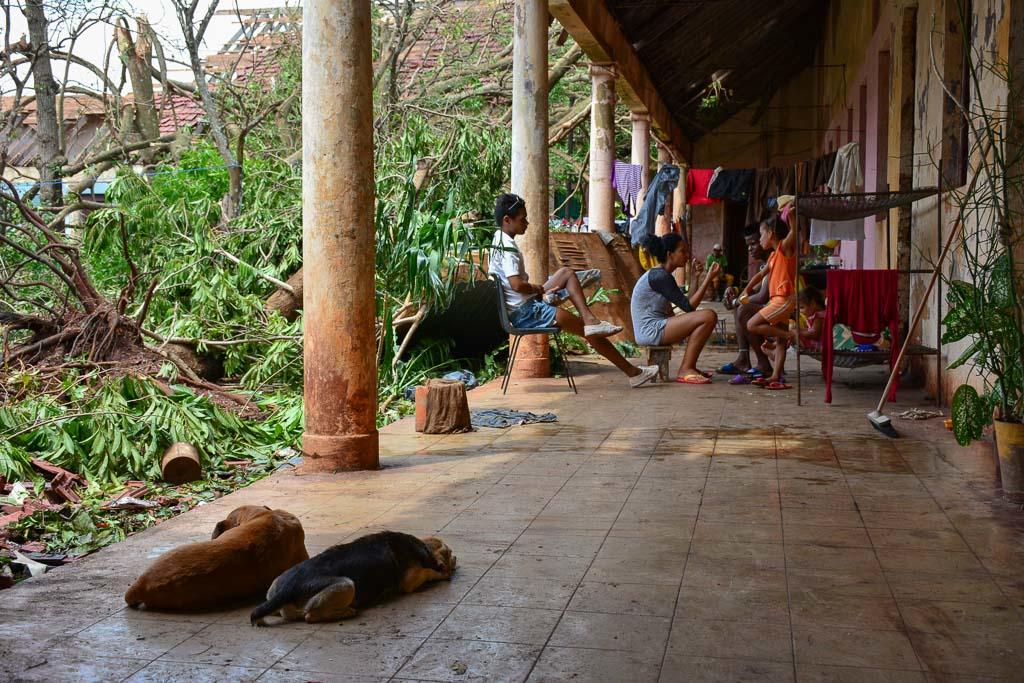 Muchas de las casas antiguas del batey Jaronú sufrieron graves daños en su estructura. Foto: Leandro Armando Pérez Pérez