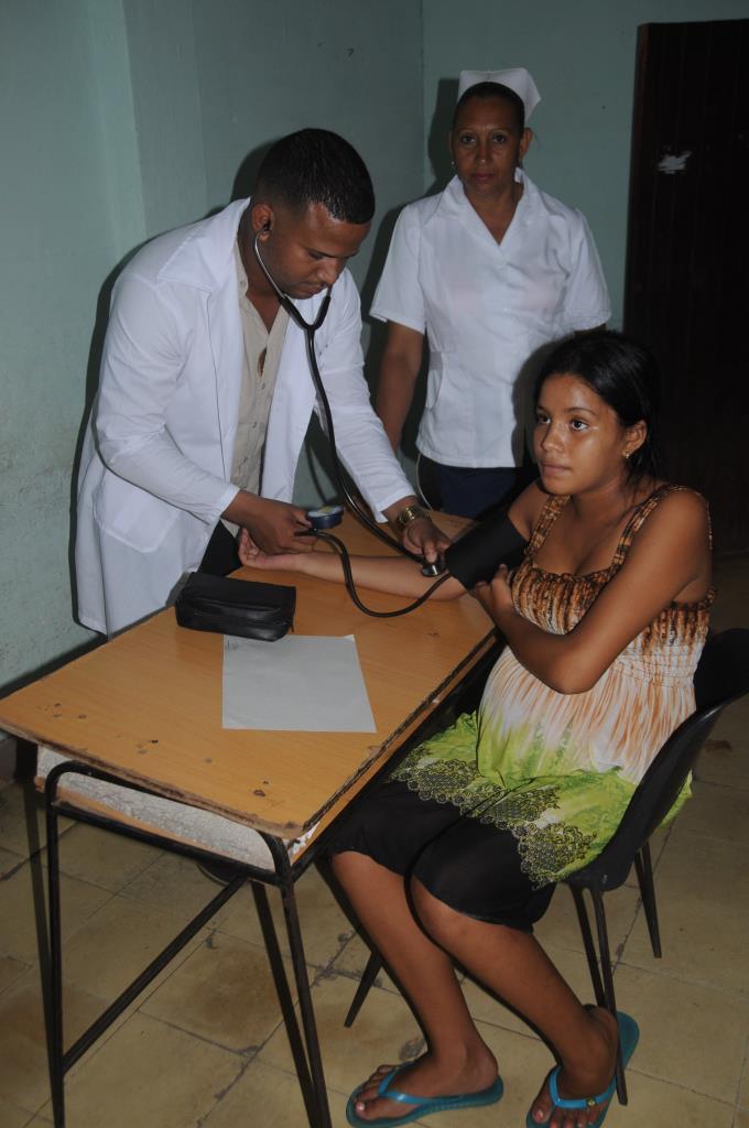 Embarazadas, lactantes y niños que se encuentran en albergues tienen garantizado además la atención médica necesaria. Foto: Orlando Durán Hernández