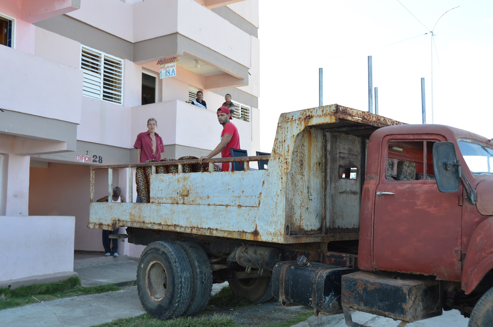 La población protege sus bienes materiales. Foto: Rodny Alcolea Olivares