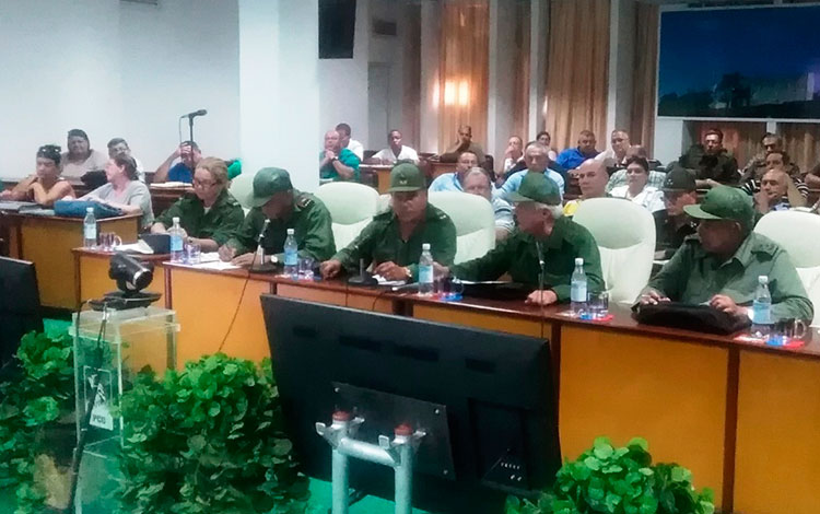 El Consejo de Defensa Provincial evaluó las medidas para minimizar los daños del huracán Irma, y los preparativos para asumir la recuperación del territorio. Foto: Narciso Fernández Ramírez