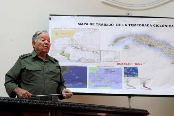 El general de división (r) Ramón Pardo Guerra, jefe del Estado Mayor Nacional de la defensa Civil, instó a intensificar la inmediatez y puntualidad del cumplimiento de los planes de medidas para estas contingencias. Foto: ACN