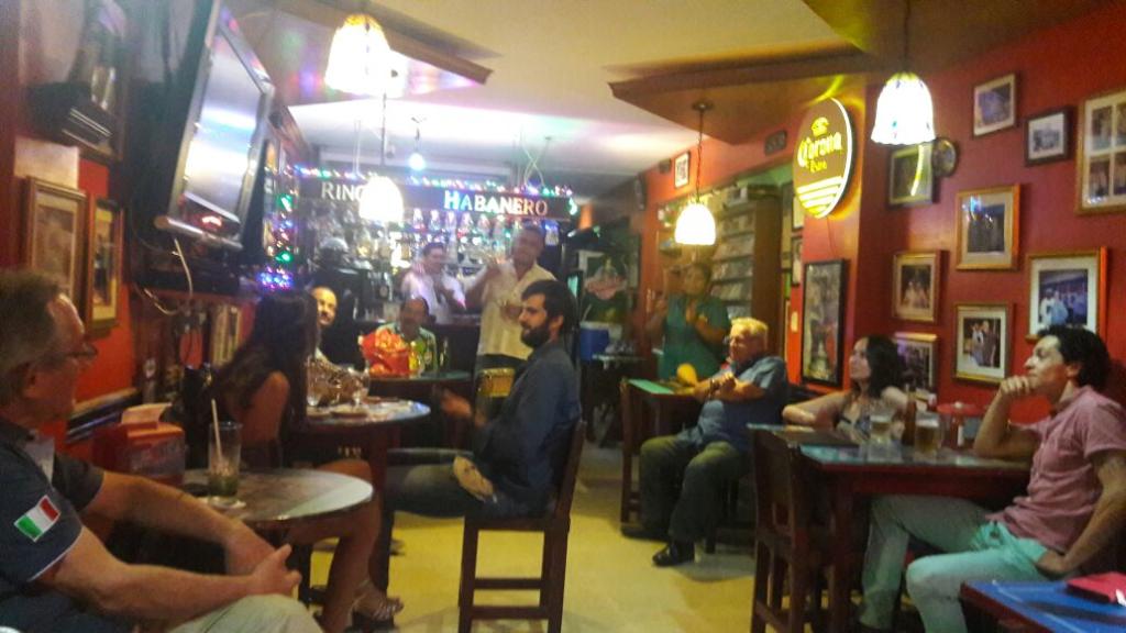 Interior de El Rincón Habanero en la ciudad de Panamá.