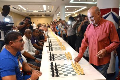 Cien tableros por un gigante