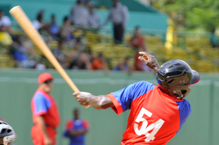 Manuel Benavides, uno de los más destacados con par de impulsadas para Orientales. Foto: José R. Rodríguez Robleda