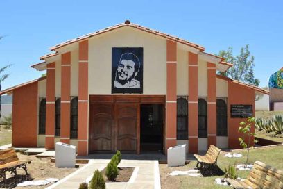 Médicos cubanos restauran sitios vinculados al Che en Vallegrande
