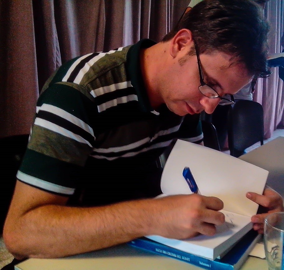 La presentación del libro: "La batalla diplomática en torno a la Crisis de Octubre", de Elier Ramírez.