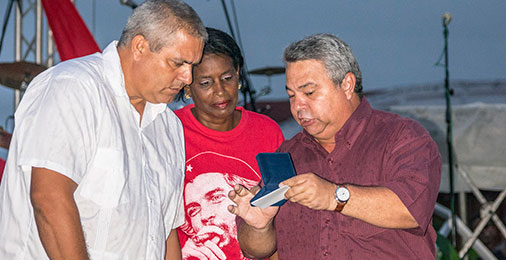 Guilarte De Nacimiento, exhortó en las palabras centrales del acto a que los trabajadores cubanos mantengan vivo el ejemplo del Che. Foto: Januar Valdés