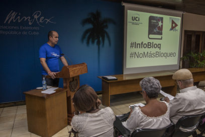 Exigen fin del bloqueo en La Habana (+ Fotos)