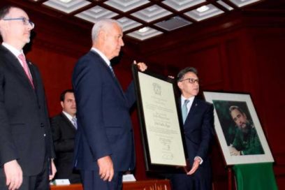 Otorga universidad mexicana Honoris Causa a Fidel Castro