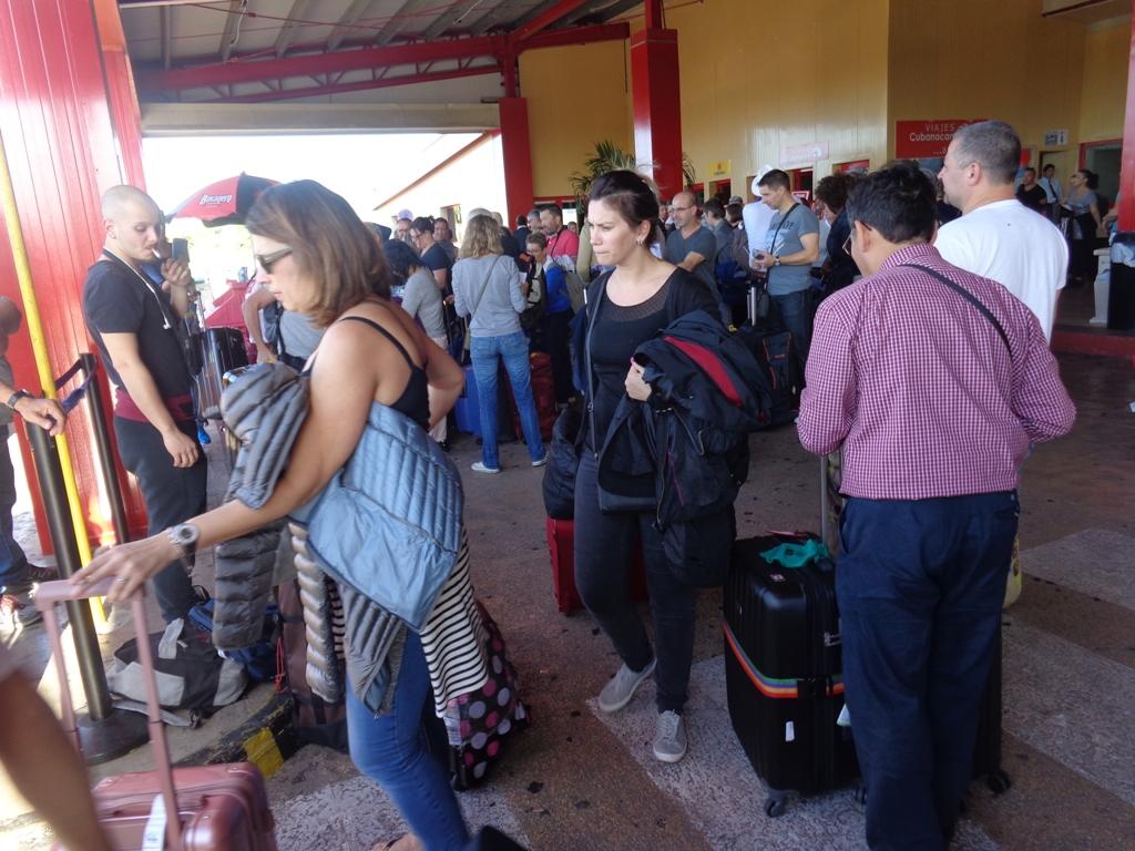 TTres vuelos procedentes de Canadá y Francia “aterrizaron” en el Juan Gualberto Gómez la cifra de 4 millones de visitantes extranjeros. Foto: Noryis