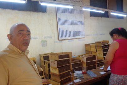 Rechazan trabajadores tabacaleros medidas del Gobierno estadounidense