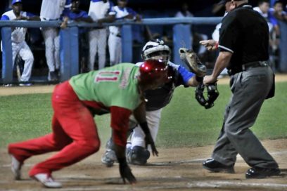 Out 27: La fiebre beisbolera en Cuba