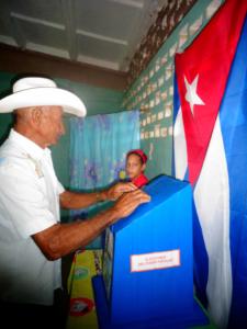 El campesino espirituano Abundio Sánchez Varona, Héroe del Trabajo de la República de Cuba, expresó que votó este domingo con disciplina y patriotismo como lo enseñó Fidel.
