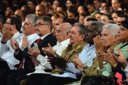 Asistió Raúl al acto por el Centenario de la Revolución de Octubre