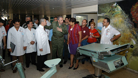Fidel en su última visita a Cienfuegos por los 25 años del hospital provincial.