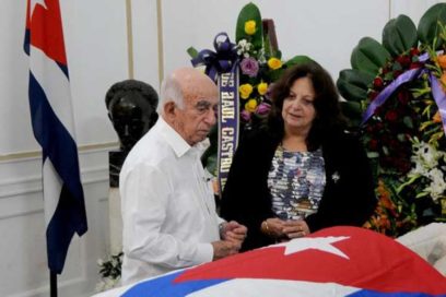 Raul Castro Honors Outstanding Cuban Revolutionary