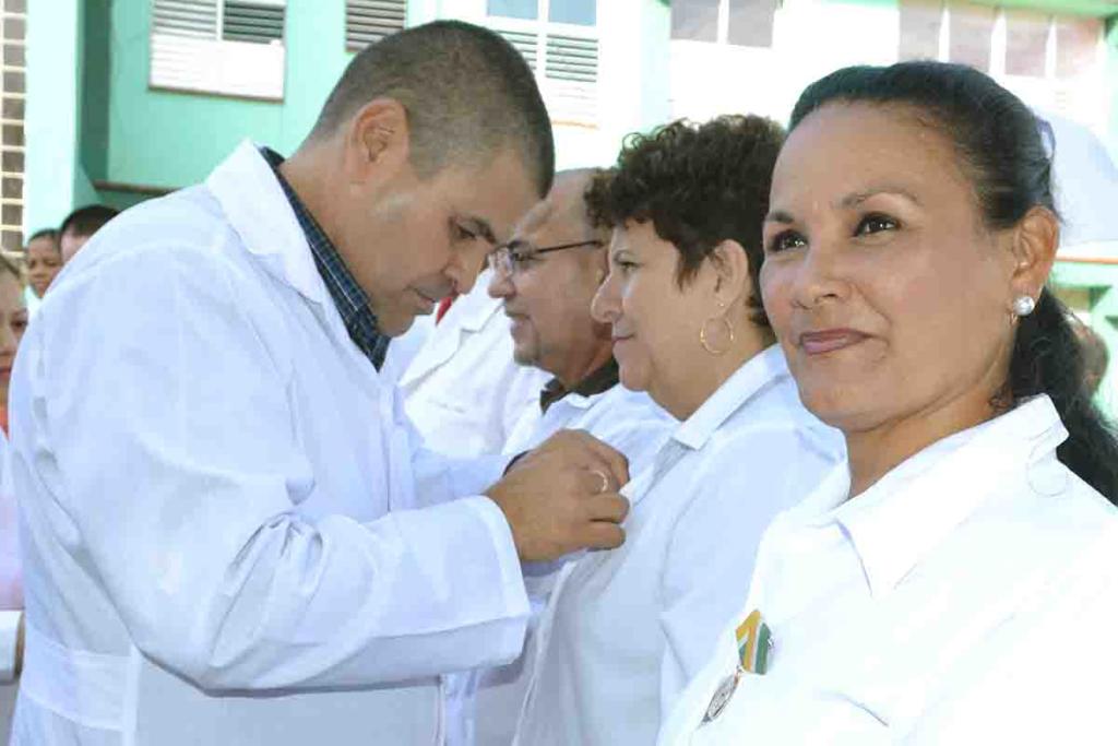 El doctor Santiago Badía reconoció que el centro mantiene en cero las tasas de mortalidad infantil y materna. Foto: Eddy Martin