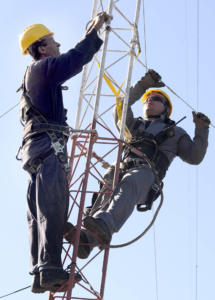 Linieros de la División Nacional de Construcción y Montaje. Foto: Roberto Carlos Medina