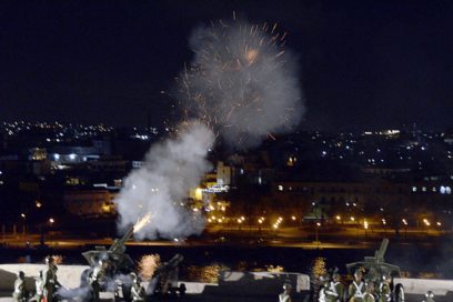 Veintiuna salvas por Cuba (+ Fotos)