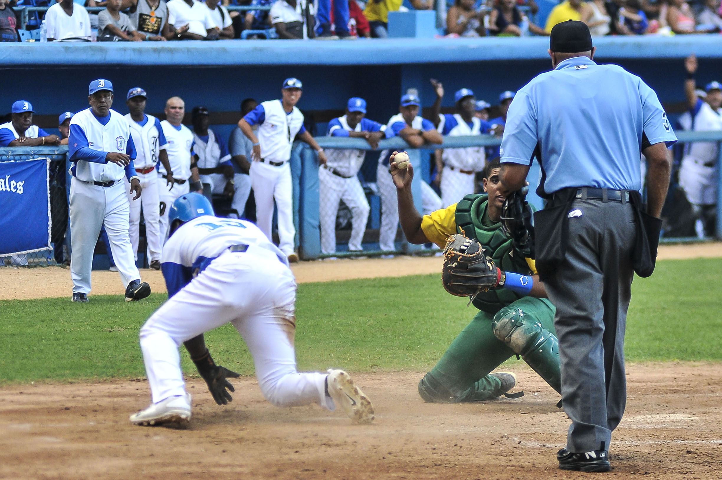 Industriales-Pinar del Río este 17 de diciembre. Foto José Raúl Rodríguez Robleda