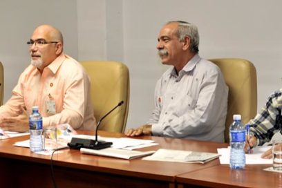 ¡Y el béisbol entró al Parlamento cubano!