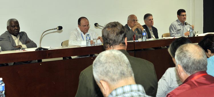 Esteban Lazo Hernández, presidente del Parlamento cubano, participó en los debates de la Comisión junto a otros dirigentes del país. Foto: José Raúl Rodríguez Robleda