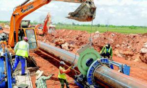 Investment in the country's water distribution system will be among topics discussed today in commissions. Photo: Jose M. Correa