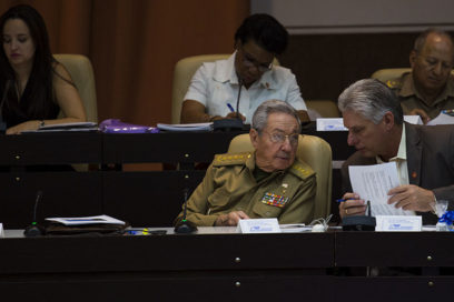 Preside Raúl sesión de la Asamblea Nacional