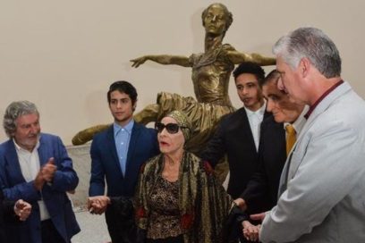Develada escultura de Alicia Alonso en el Gran Teatro de La Habana