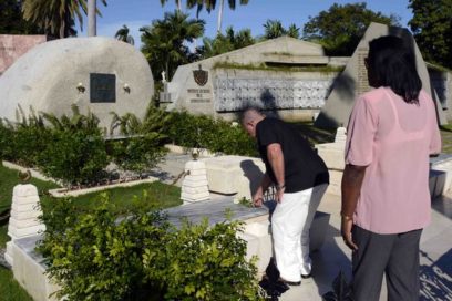 Rindieron tributo a Martí, Céspedes, Mariana y a Fidel