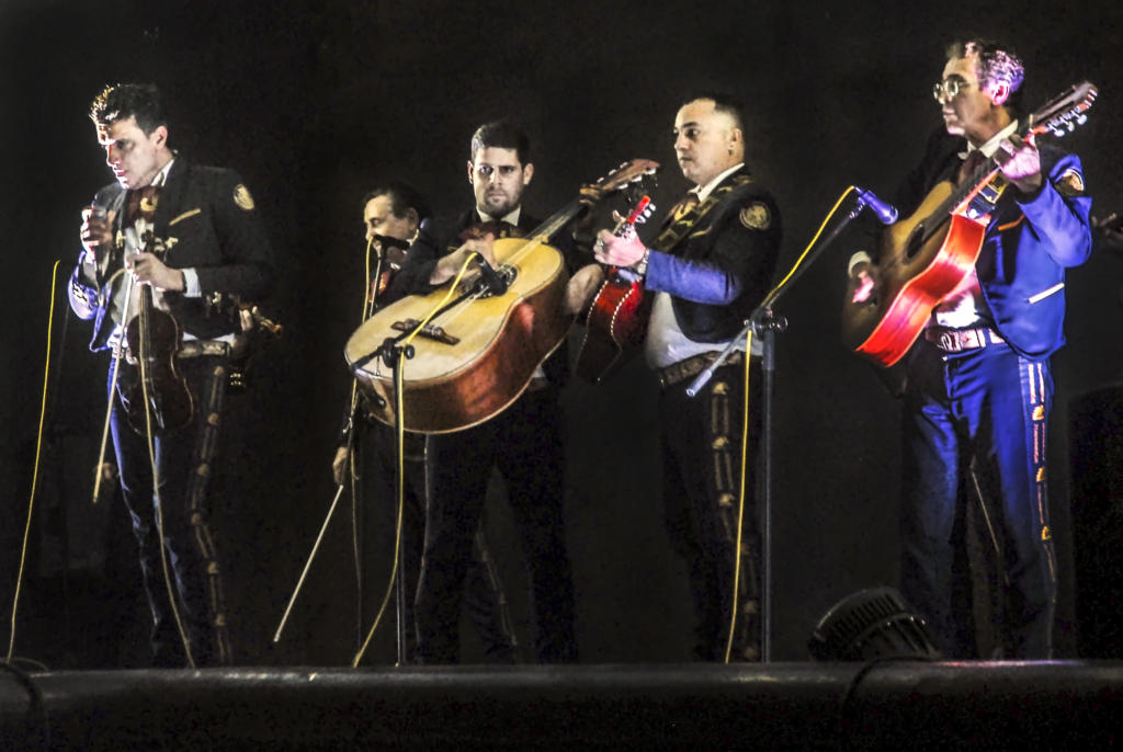 La prestigiosa agrupación Mariachis Habana regaló tres populares temas que tuvieron excelente acogida entre los presentes. Foto: Heriberto González Brito