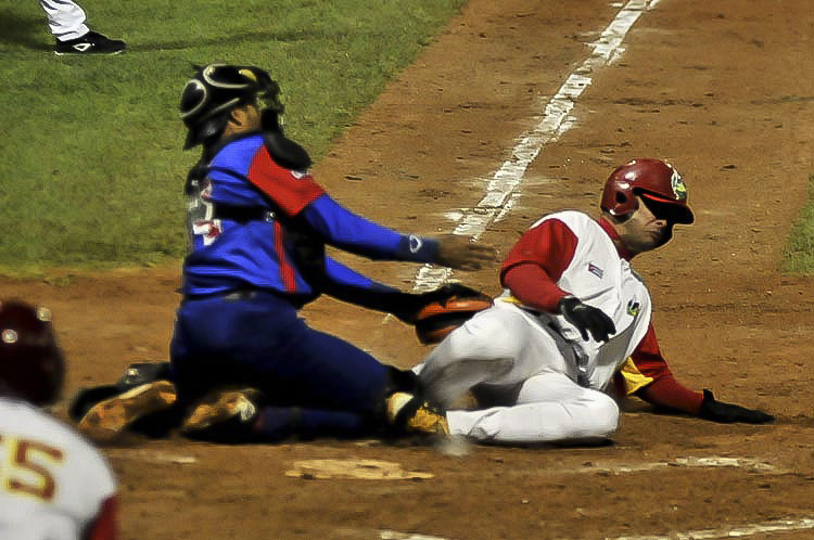 Matanzas- Granma, primer juego semifinal. Foto: José Raúl Rodríguez Robleda