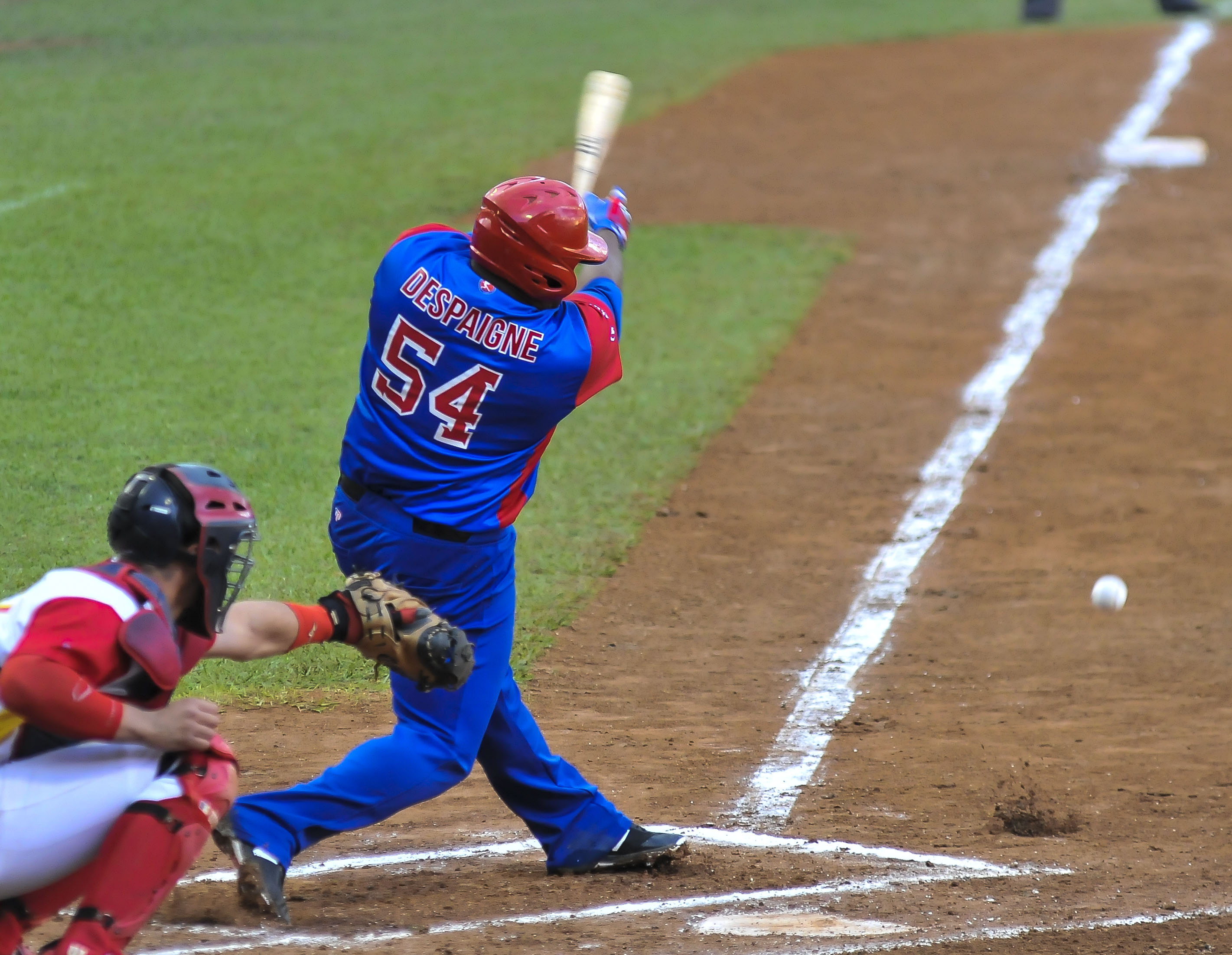 Alfredo Despaigne en el play off Matanzas-Granma en el estadio Victoria de Girón. Foto: José Raúl Rodríguez Robleda