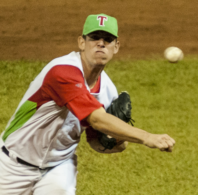 Alejandro Meneses lanzó un excelente relevo para garantizar el segundo triunfo de Las Tunas sobre Granma. Foto: José Raúl Rodríguez Robleda.