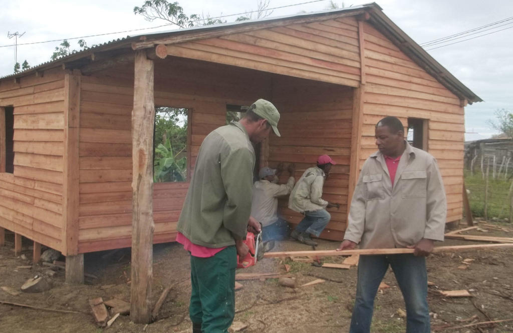 Nuevas viviendas se levantan para los damnificados en la comunidad rural Rivero. Foto: José Luis Martínez Alejo