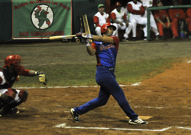 Guillermo Avilés pegó para de jonrones frente a Las Tunas. Foto: José Raul Rodríguez Robleda