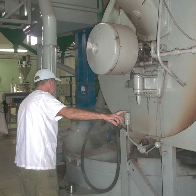 Las soluciones técnicas al tostador reducen la emisión de calor en el área productiva. Foto: José Luis Martínez Alejo