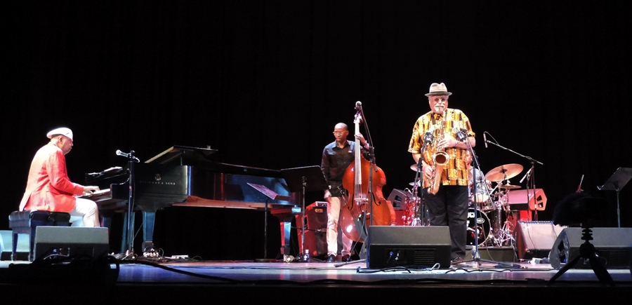 Chucho Valdés junto a Joe Lovano y Yelsy Heredia. Foto: Yimel Díaz Malmierca