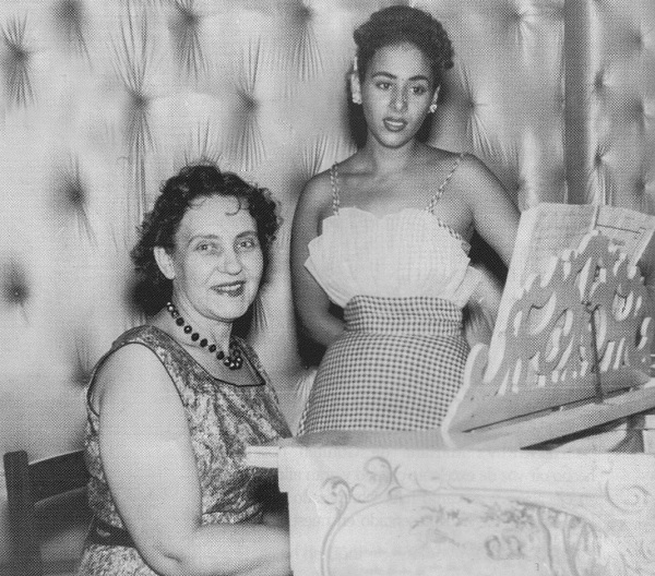 Mariana de Gonitch junto a su discípula Martha Cardona.