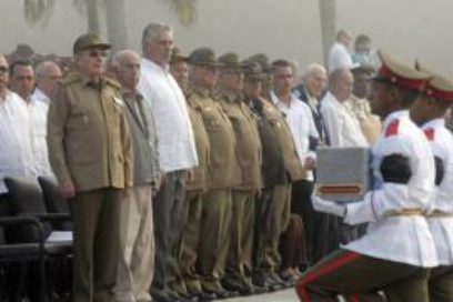 Raúl presides reburial ceremony for 104 combatants of the Frank País Second Eastern Front