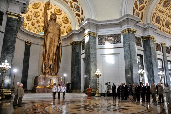 Ceremonia de entrega del título honorífico de Héroe del Trabajo de la República de Cuba, a los históricos dirigentes de la Revolución, José Ramón Machado Ventura, Ramiro Valdés Menéndez y Guillermo García Frías, presidida por el General de Ejército Raúl Castro Ruz, Primer Secretario del Comité Central del Partido Comunista de Cuba y Presidente de los Consejos de Estado y de Ministros, efectuada en el Capitolio de La Habana, el 24 de febrero de 2018. Foto: Omara García Mederos