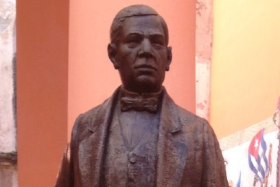 La historia y la literatura se juntan y también se yuxtaponen.