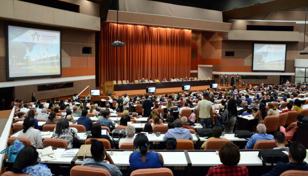 Participantes en la clausura del XI Congreso Internacional de Educación Superior, Universidad 2018, en el Palacio de Convenciones, en La Habana, Cuba, el 16 de febrero de 2018. ACN FOTO/Abel PADRÓN PADILLA