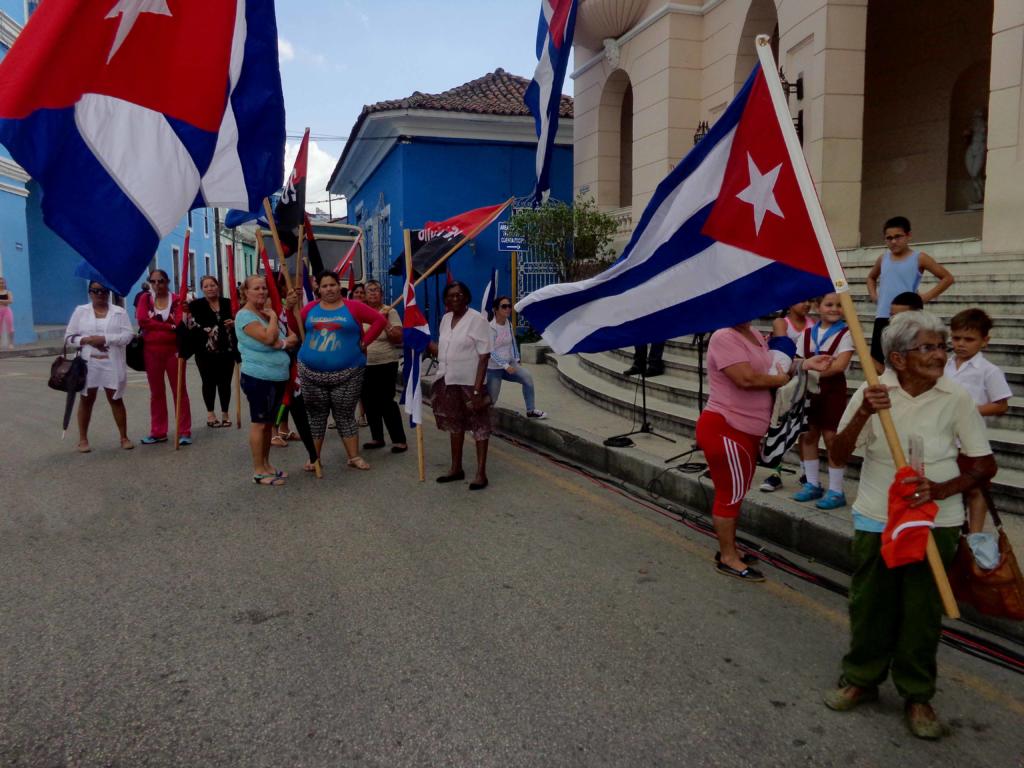 Varias generaciones de espirituanas se concentraron en los alrededores del parque Serafín Sánchez de la ciudad del Yayabo al conocer que Sancti Spíritus es la sede de las actividades centrales por el Día Internacional de la Mujer.