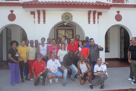 Glorias del atletismo cubano en el Día del Deporte de Qatar en La Habana. Foto: cortesía de la embajada