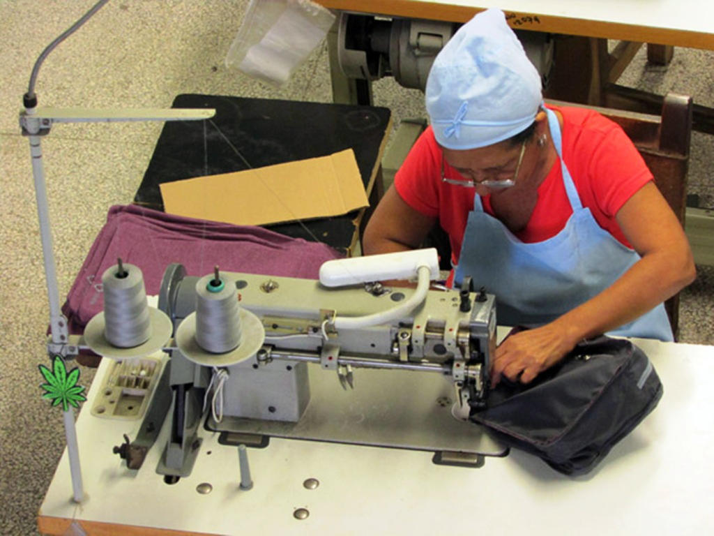 Los trabajadores de las industrias locales están comprometidos a cumplir los planes y a elevar la calidad. | foto: Yuliet Sáez Llanes